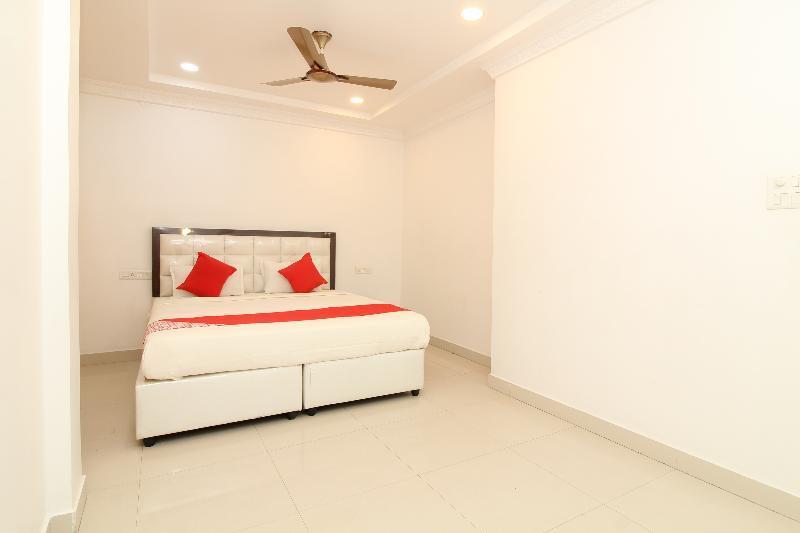 Oyo 37499 Saba Service Apartments Hyderabad Eksteriør billede